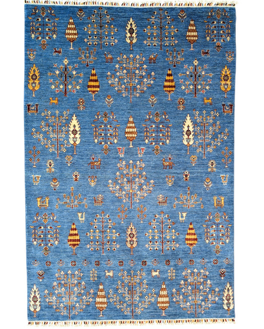 "Tappeto moderno blu con motivi Gabbeh stilizzati in oro, crema e rosso, annodato a mano, 300x200 cm."