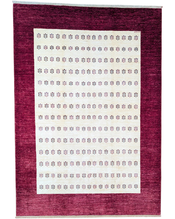 "Tappeto moderno con cornice bordeaux e pannello avorio con motivi ripetuti, annodato a mano, 278x197 cm."