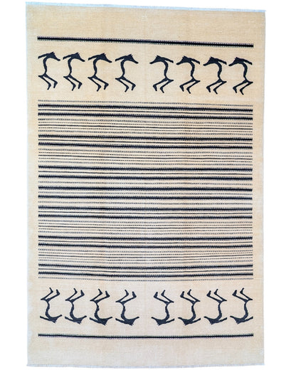 "Tappeto Moderno beige con figure stilizzate nere e righe geometriche, 297x197 cm."