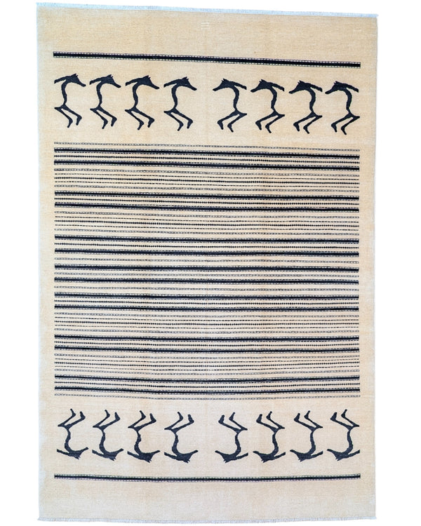 "Tappeto Moderno beige con figure stilizzate nere e righe geometriche, 297x197 cm."