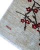 "Tappeto moderno beige con rami stilizzati e fiori rosso scuro, annodato a mano, 304x204 cm."