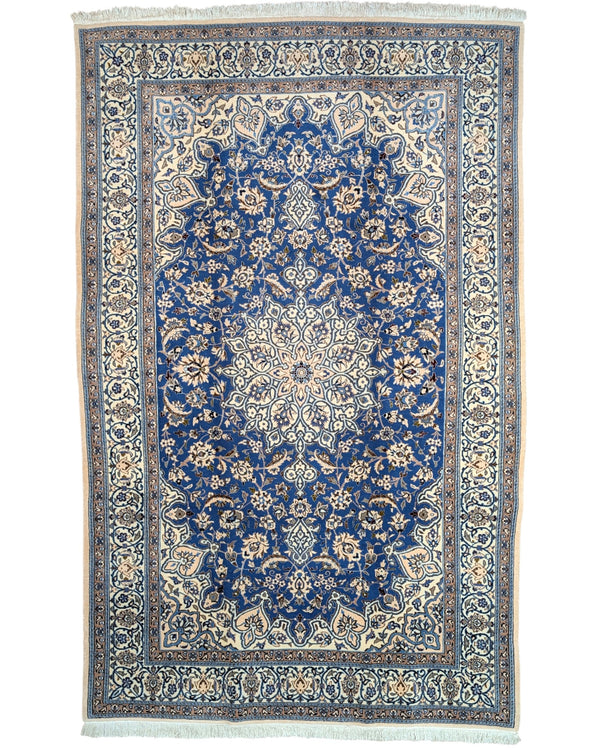 "Tappeto Nain persiano blu e avorio con medaglione centrale, 217x176 cm."