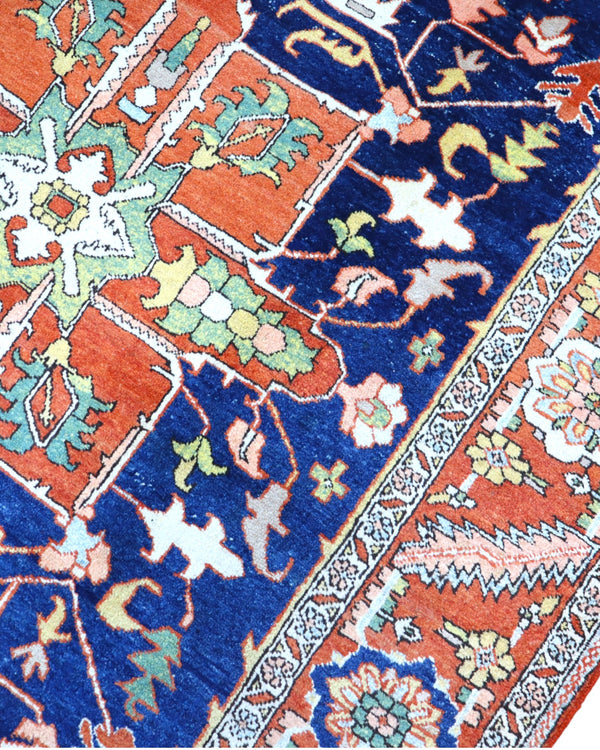 "Tappeto Heriz persiano blu e terracotta con medaglione geometrico, 290x205 cm."