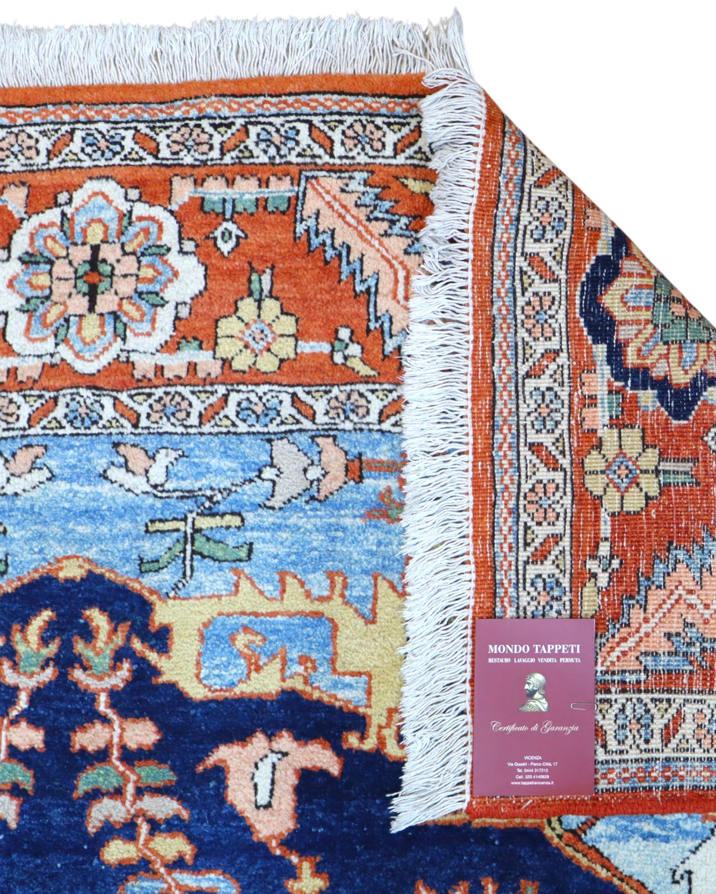 "Tappeto Heriz persiano blu e terracotta con medaglione geometrico, 290x205 cm."