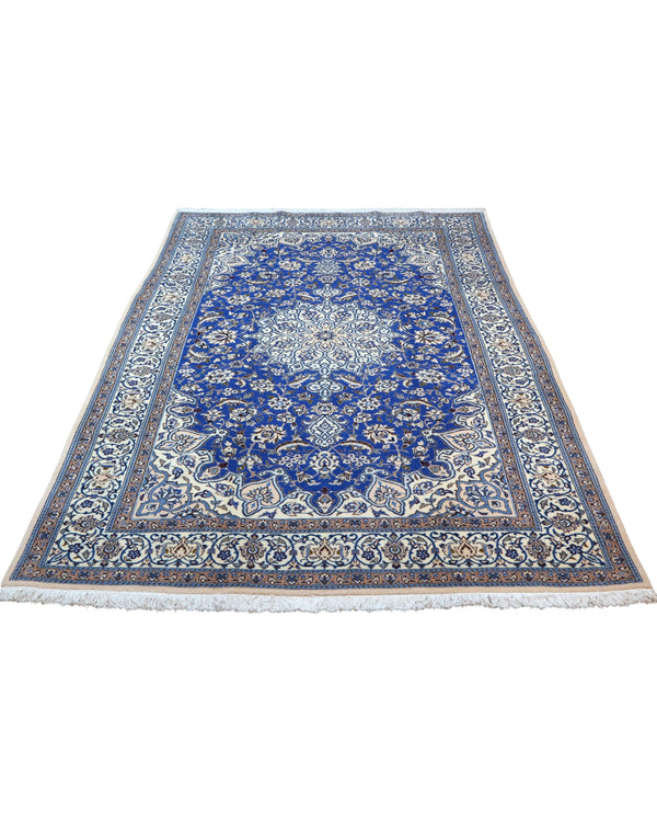 "Tappeto Nain persiano blu e avorio con medaglione centrale, 217x176 cm."