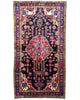 Tappeto 250x152 cm nero e rosso in soggiorno elegante con medaglione floreale persiano.