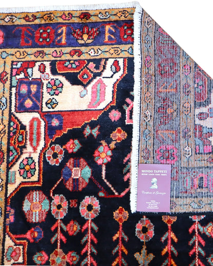 Tappeto 254x155 cm rosso, nero e beige per zona living con lavorazione artigianale.