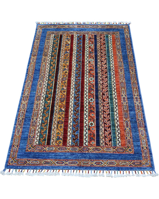 Tappeto Shirvan caucasico 155x95 cm annodato a mano, fondo blu con righe verticali multicolore e motivi geometrici tradizionali