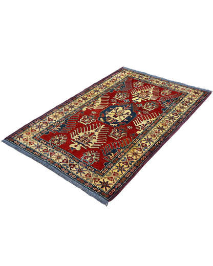 Tappeto Kazak rosso con cornice beige e motivi geometrici, annodato a mano in Afghanistan in lana e cotone con colori vegetali.