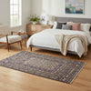 Tappeto Sumakh 180x130 cm con motivi geometrici e floreali in rosso, blu e crema su fondo beige.