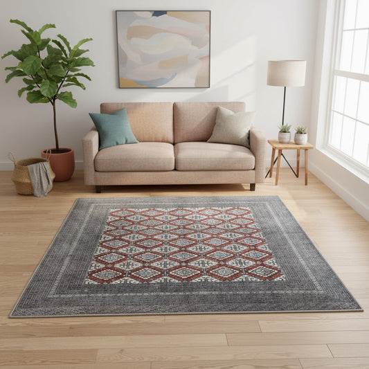 Tappeto Bukhara 230x249 cm, annodato a mano, con motivo geometrico a diamante su fondo scuro. Realizzato con lana pregiata e cotone resistente, certificato di autenticità incluso.
