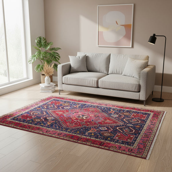 Tappeto Afshar "Pianta di Castello" blu con motivi geometrici ispirati a un castello, annodato a mano in Persia in pura lana tinta con colori vegetali.