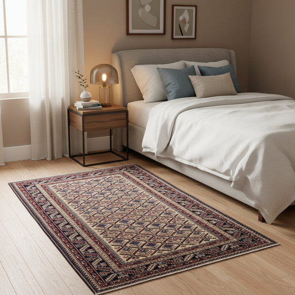 Tappeto Shirvan 167x122 cm in lana annodata a mano, fondo chiaro con rombi geometrici e cornice caucasica.