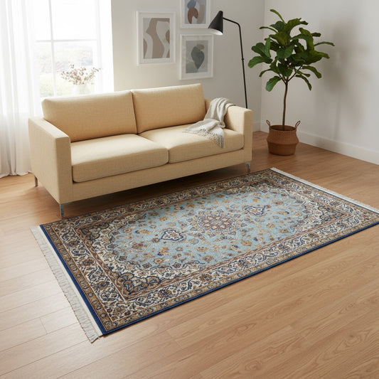 Tappeto Bercana celeste con motivi floreali decorativi, annodato a mano in Cina in lana e cotone tinti con colori vegetali.