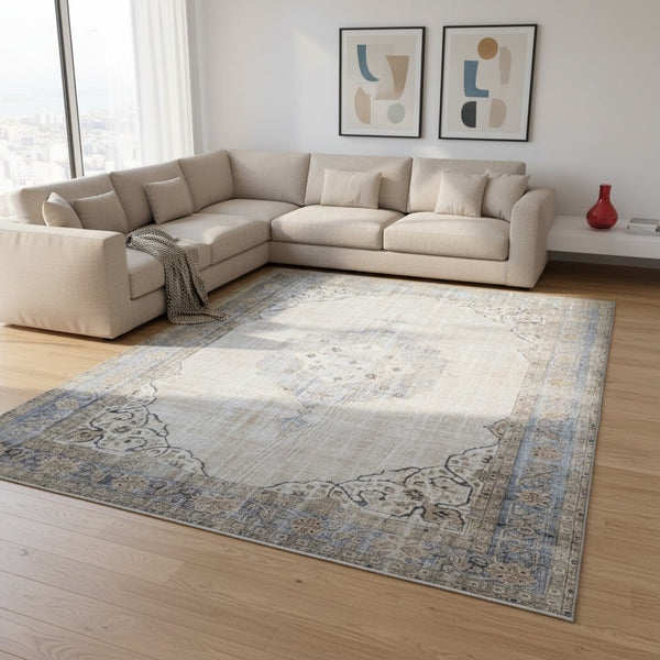 Tappeto vintage 347x244 cm, annodato a mano, fondo beige, cornice marrone bruciato, medaglione centrale e motivi decorativi, certificato di autenticità incluso.