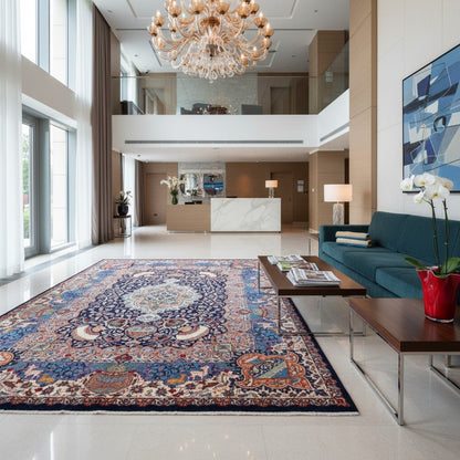 Tappeto persiano Kashmar 384x293 cm, fondo blu con medaglione centrale e motivi floreali e figurativi, annodato a mano in lana vegetale.