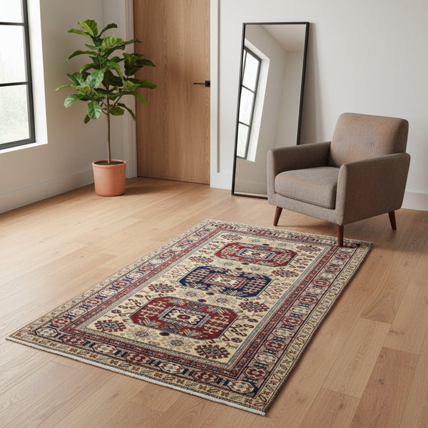 Tappeto Shirvan beige con motivi geometrici blu e rossi, annodato a mano in lana in Afghanistan con colori vegetali naturali.