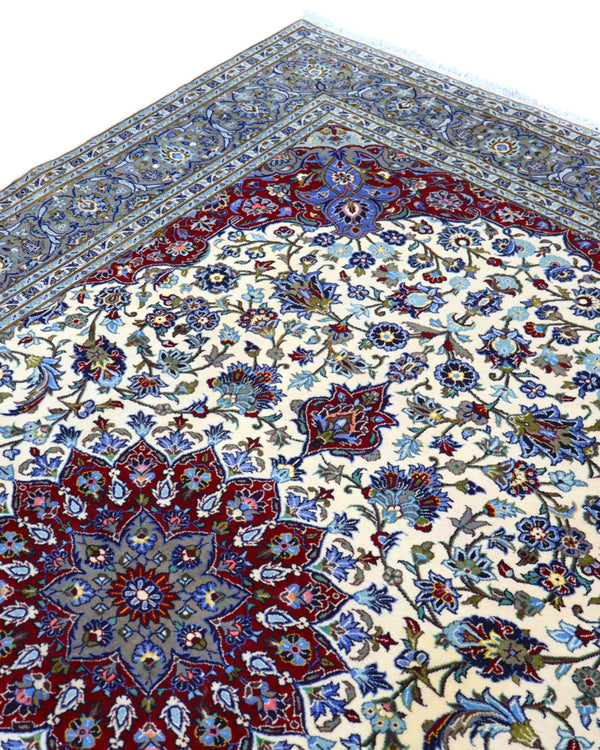 "Tappeto Kashan persiano avorio rosso e blu con medaglione centrale, 310x214 cm."