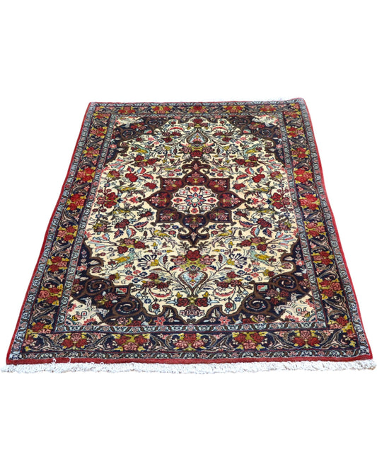 Tappeto Bijar avorio 165x115 cm con medaglione centrale in salotto