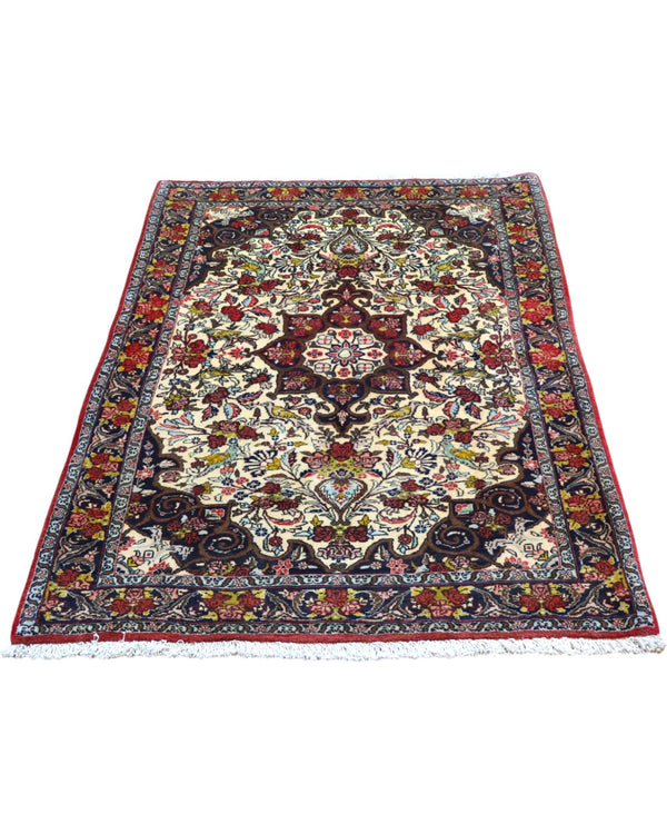 Tappeto Bijar avorio 165x115 cm con medaglione centrale in salotto