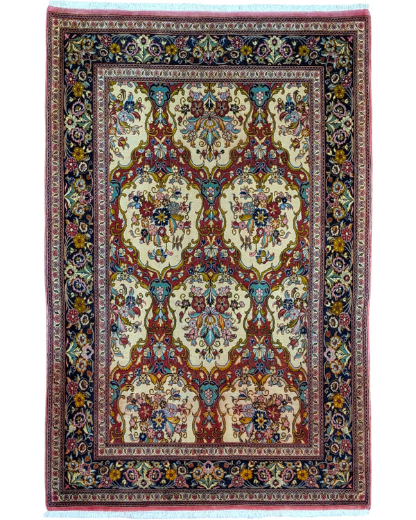 Tappeto persiano 164x107 cm avorio con motivi floreali in soggiorno elegante