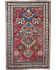 Tappeto caucasico antico 166x110 cm rosso con motivi geometrici in soggiorno elegante