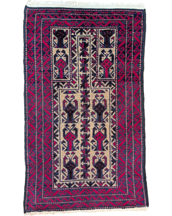 Tappeto persiano 135x81 cm rosso e beige con motivi tribali in corridoio elegante