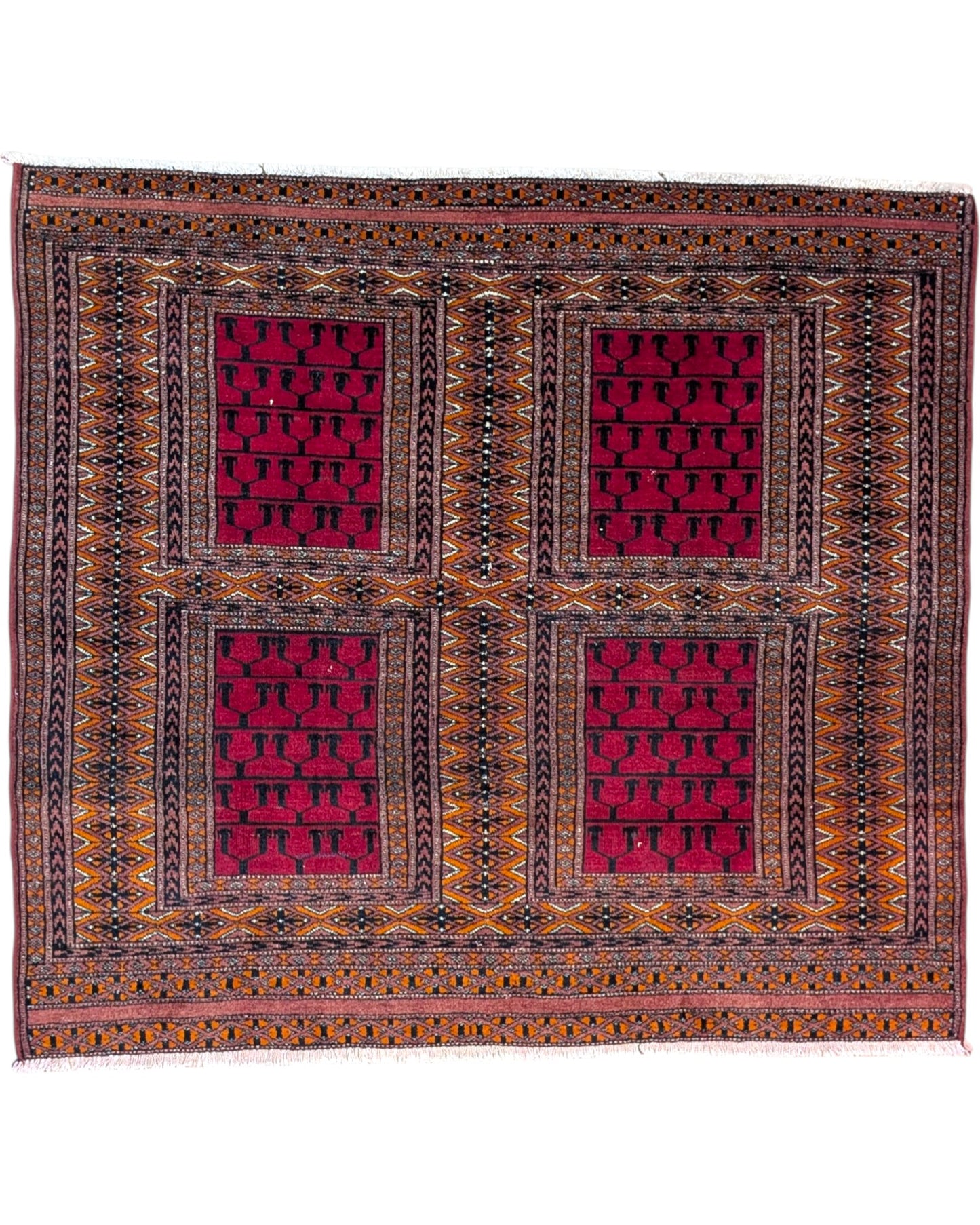 Tappeto Bokhara 108x119 cm rosso con motivi geometrici in soggiorno elegante