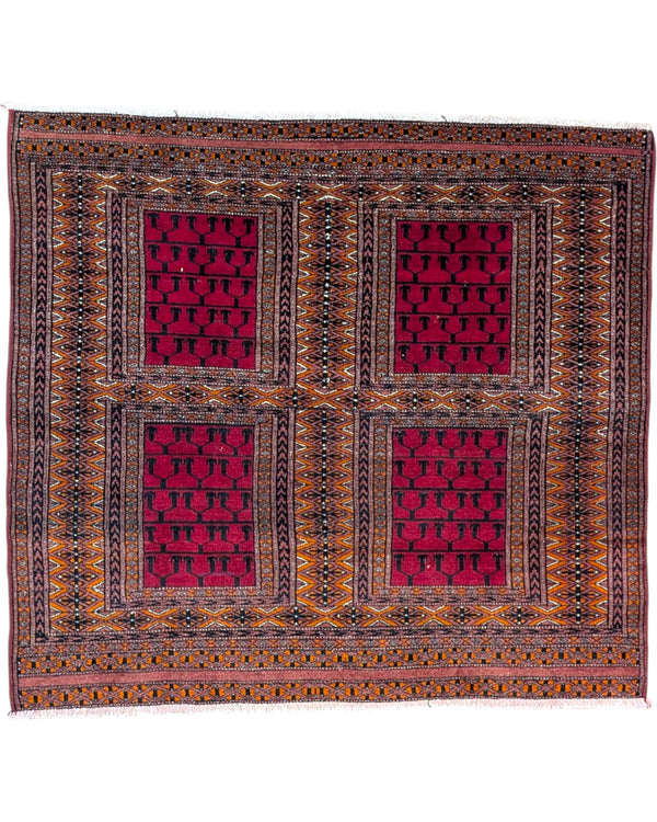Tappeto Bokhara 108x119 cm rosso con motivi geometrici in soggiorno elegante