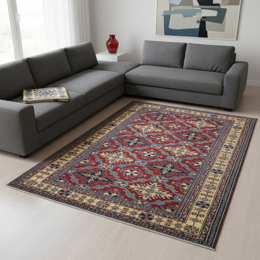 Tappeto Shirvan 289x196 cm con fondo rosso e motivi geometrici gialli, blu e avorio, tramato ed annodato a mano, provenienza Caucaso.
