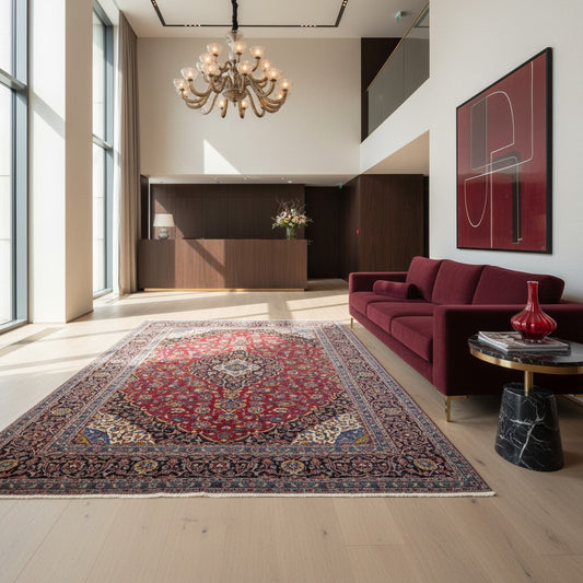 Tappeto persiano Kashan 402x297 cm, fondo rosso con medaglione centrale blu e avorio, annodato a mano in lana vegetale.