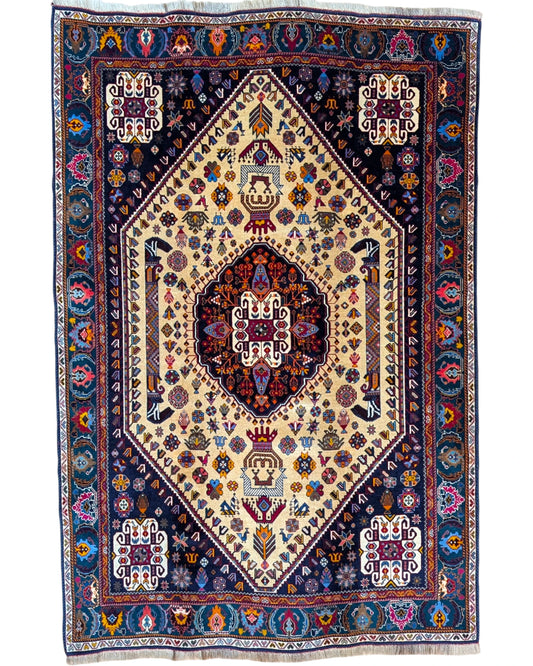 Tappeto 239x160 cm avorio e blu con medaglione geometrico per soggiorno elegante.