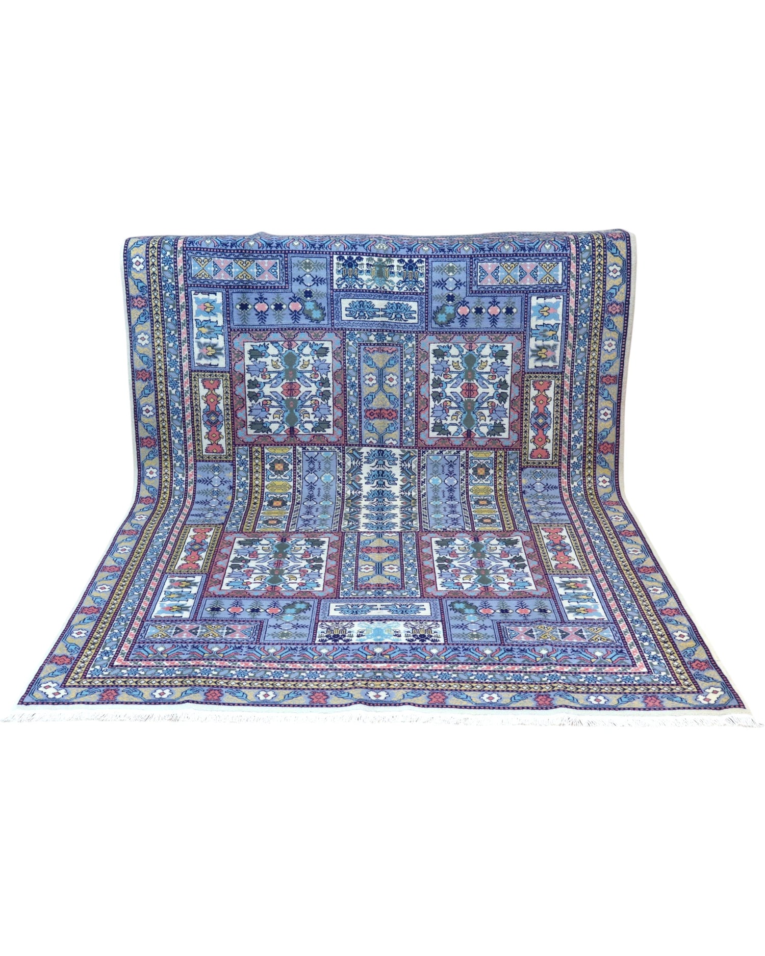 Tappeto 270x200 cm azzurro e blu in soggiorno elegante con disegno geometrico floreale.