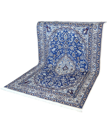 Tappeto 242x156 cm crema e azzurro per ambiente classico con lavorazione artigianale.