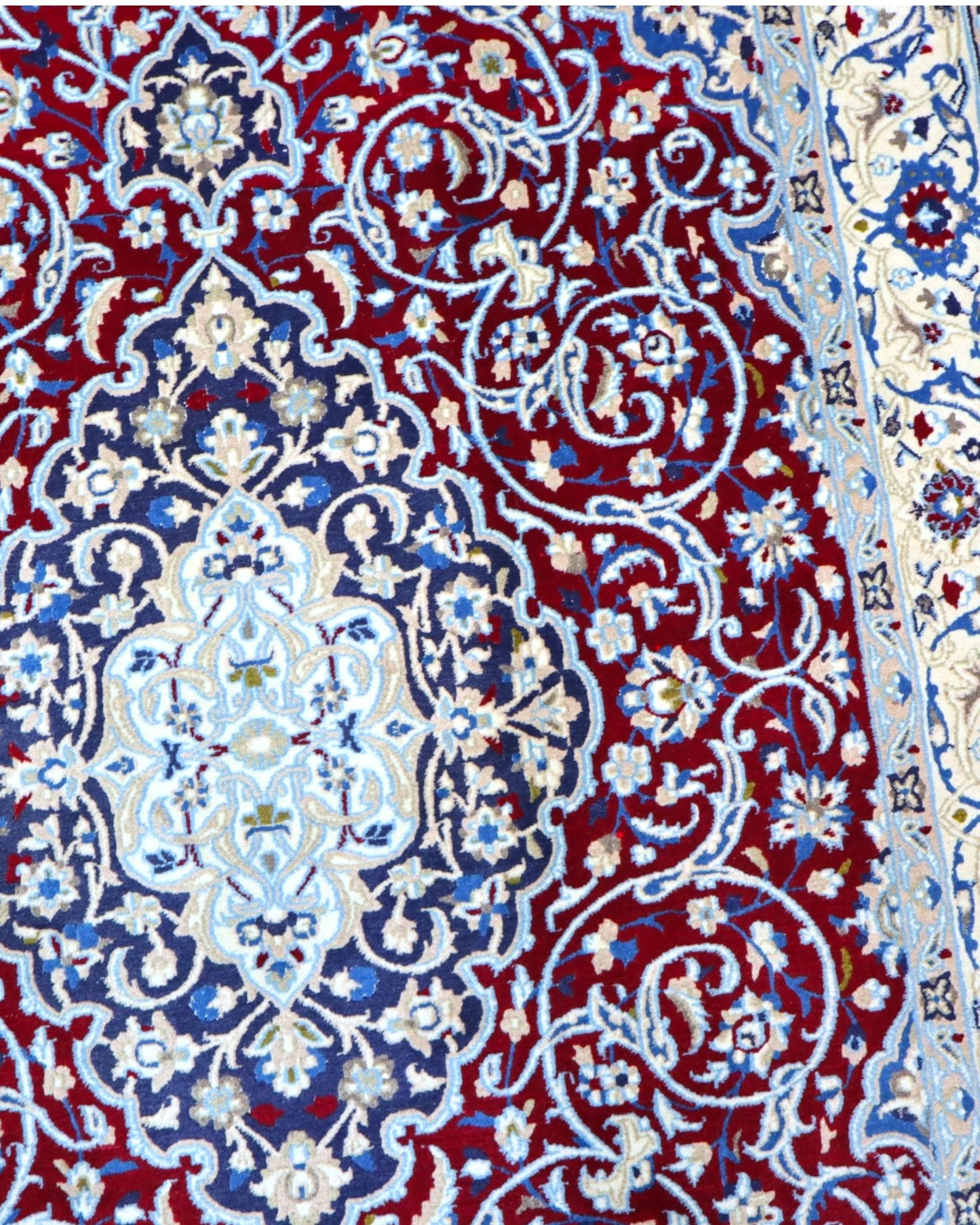 Tappeto 257x161 cm bordeaux e azzurro per studio elegante con disegno orientale.