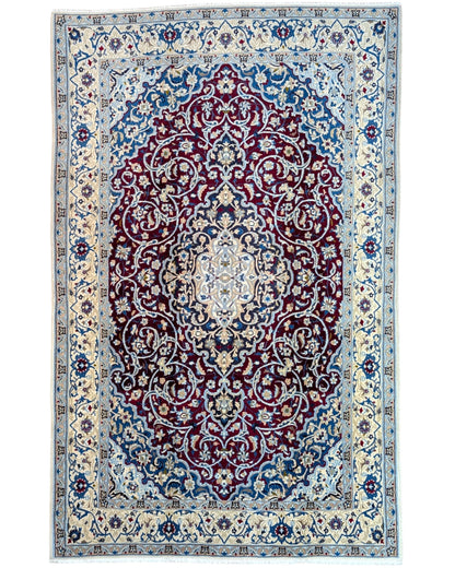 Tappeto 257x161 cm bordeaux e crema in soggiorno elegante con medaglione floreale persiano.