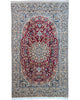 Tappeto 261x151 cm crema e rosso in soggiorno elegante con medaglione floreale persiano.