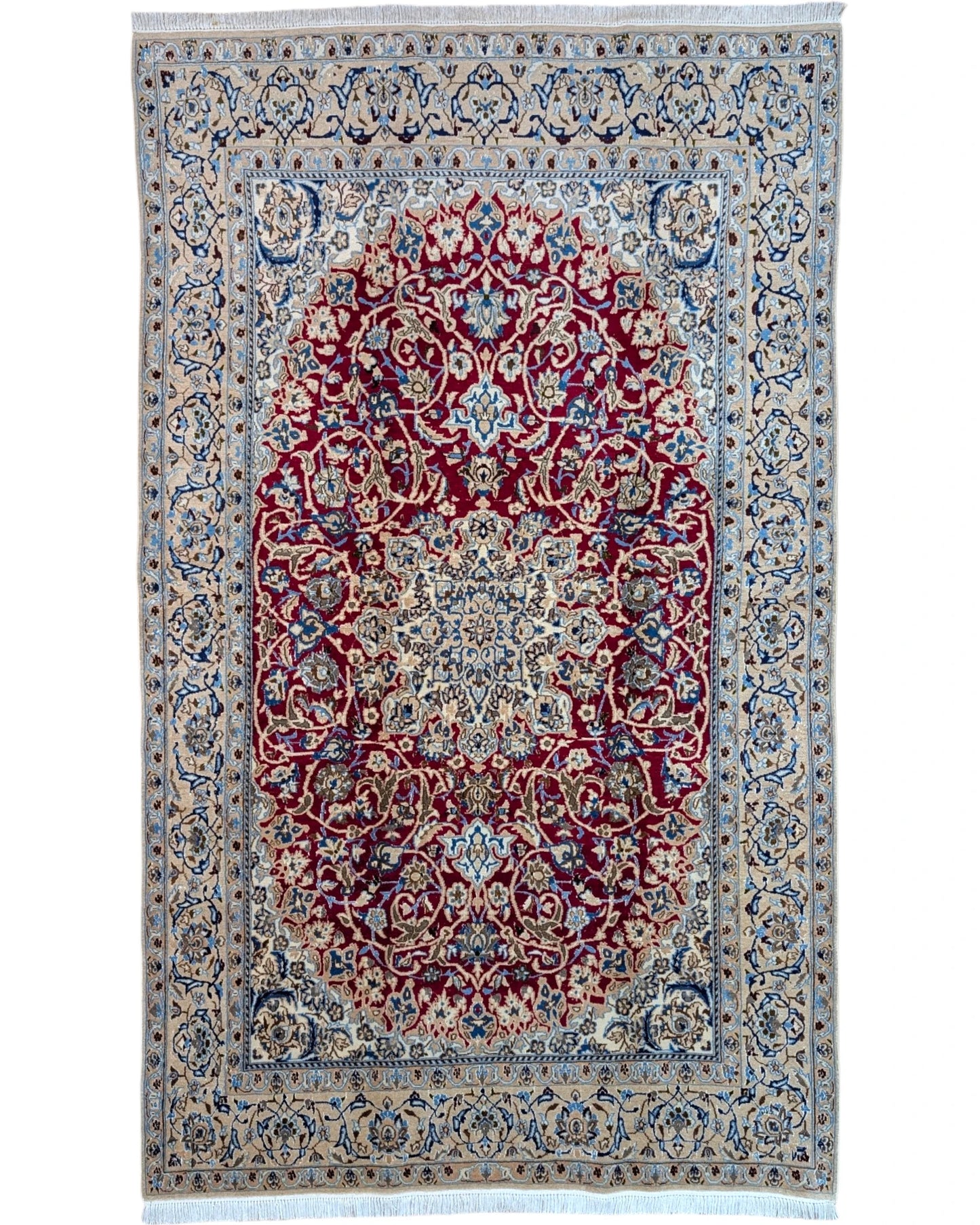 Tappeto 261x151 cm crema e rosso in soggiorno elegante con medaglione floreale persiano.