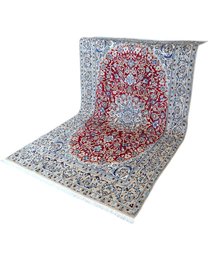 Tappeto 261x151 cm crema, blu e rosso per soggiorno di lusso con lavorazione artigianale.