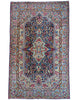Tappeto 242x150 cm blu e azzurro in soggiorno elegante con medaglione floreale persiano.