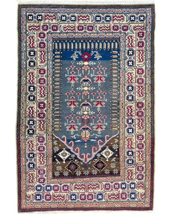 Tappeto turco 133x89 cm blu con motivi geometrici in corridoio elegante