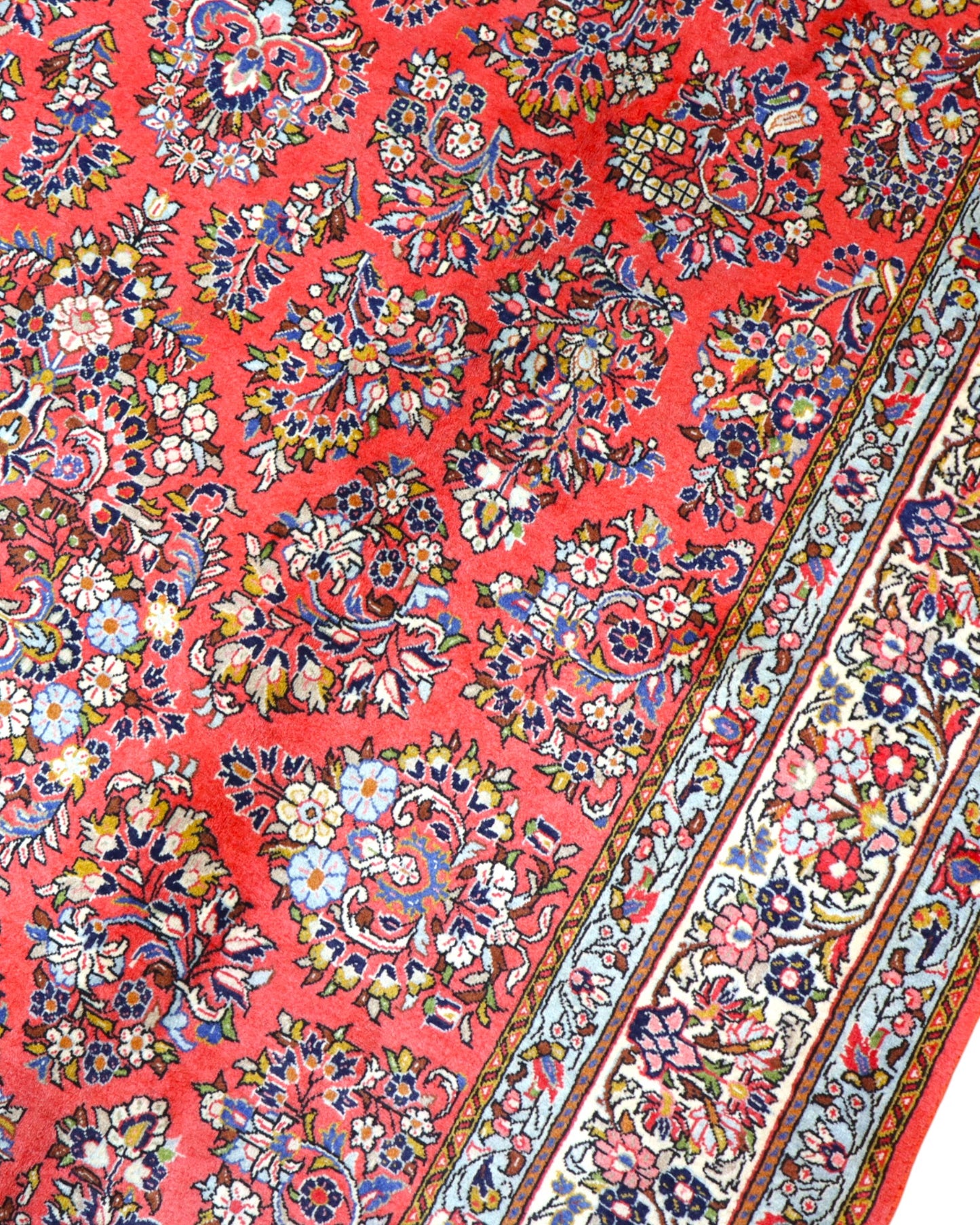 "Tappeto Saruk persiano rosso corallo con motivi floreali e bordura avorio e blu, 312x200 cm, annodato a mano."