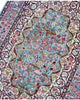 Tappeto Kerman persiano 147x100 cm annodato a mano, fondo azzurro con medaglione centrale e motivi floreali dettagliati in tonalità avorio e rosa