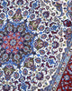 "Tappeto Esfahan annodato a mano con motivi floreali in blu, rosso, oro e marrone su fondo avorio, 306x203 cm."