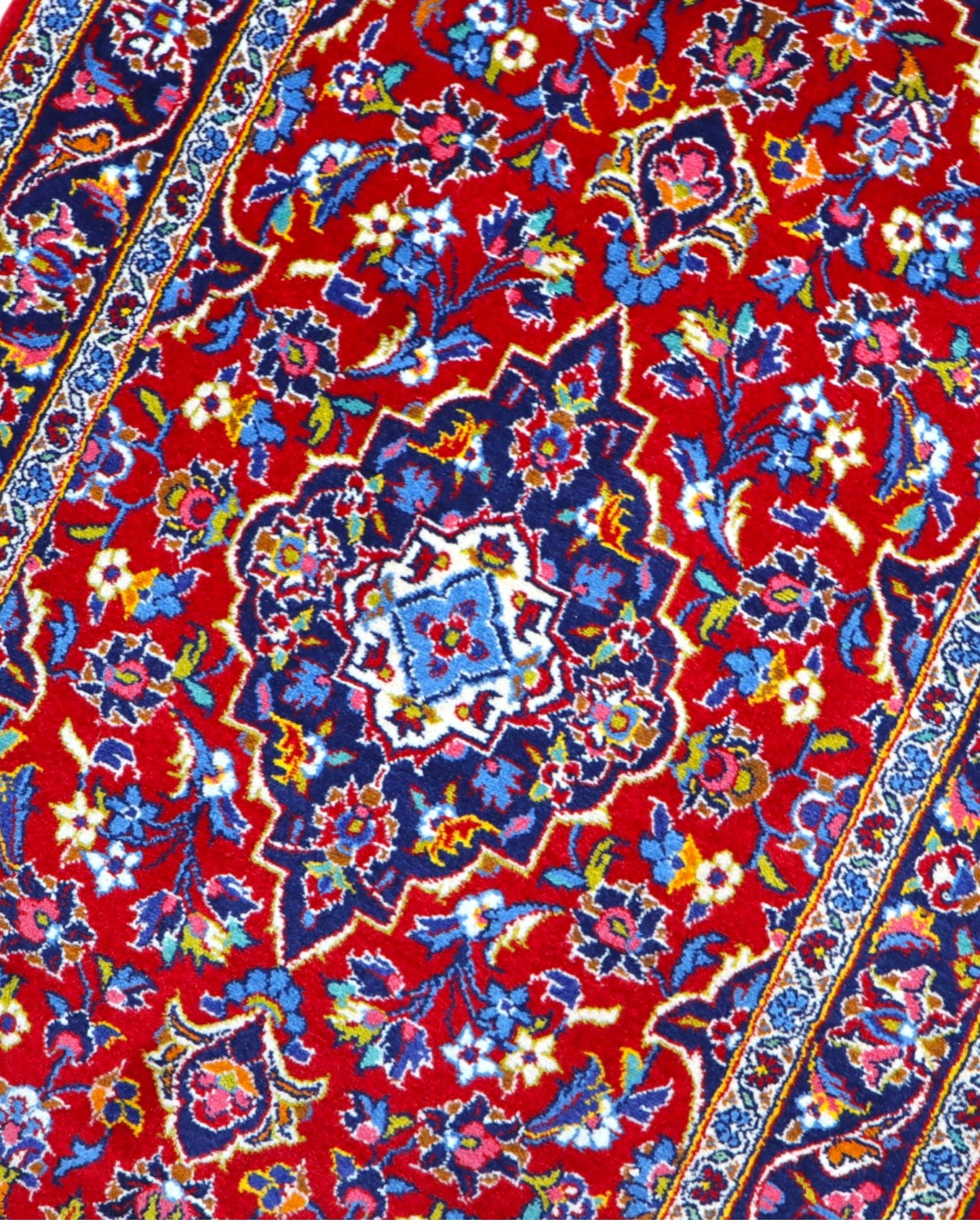 tappeto kashan persiano fatto a mano fondo rosso con medaglione floreale centrale