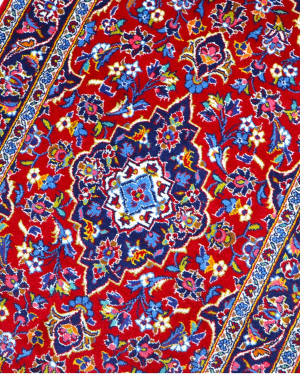 tappeto kashan persiano fatto a mano fondo rosso con medaglione floreale centrale