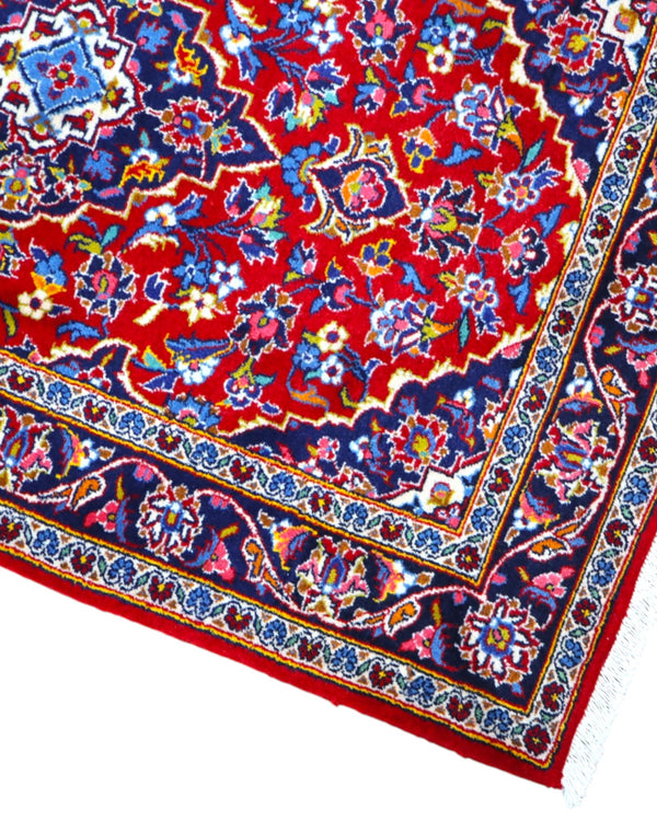 tappeto kashan persiano fatto a mano fondo rosso con medaglione floreale centrale