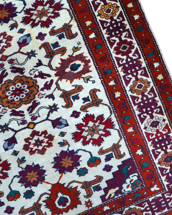 tappeto kazak caucasico fatto a mano fondo avorio con motivi geometrici colorati