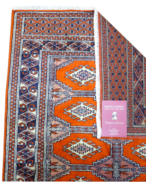 Tappeto Bokhara 151x95 cm annodato a mano, fondo arancio con medaglioni geometrici ripetuti e dettagli beige e blu