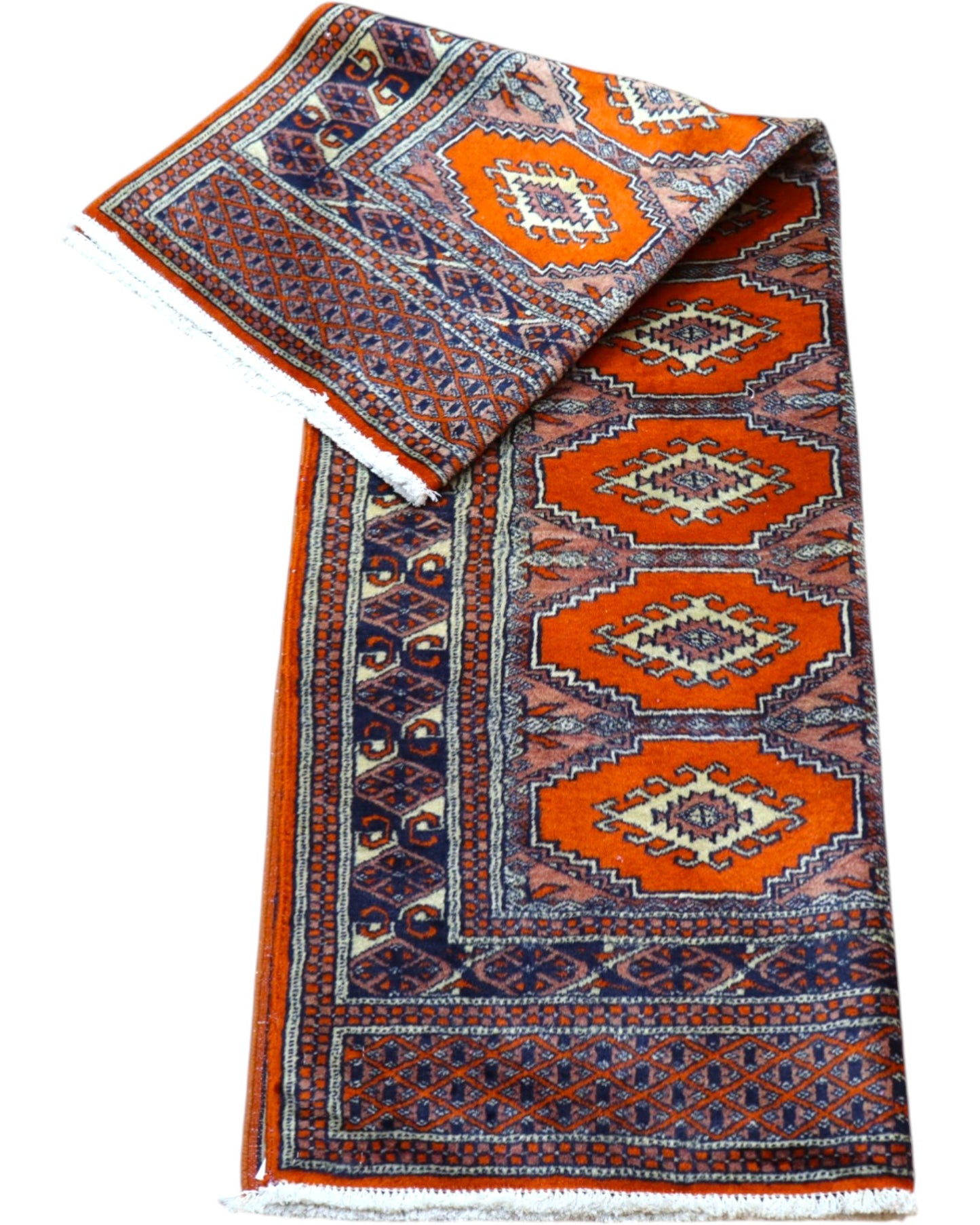Tappeto Bokhara 151x95 cm annodato a mano, fondo arancio con medaglioni geometrici ripetuti e dettagli beige e blu